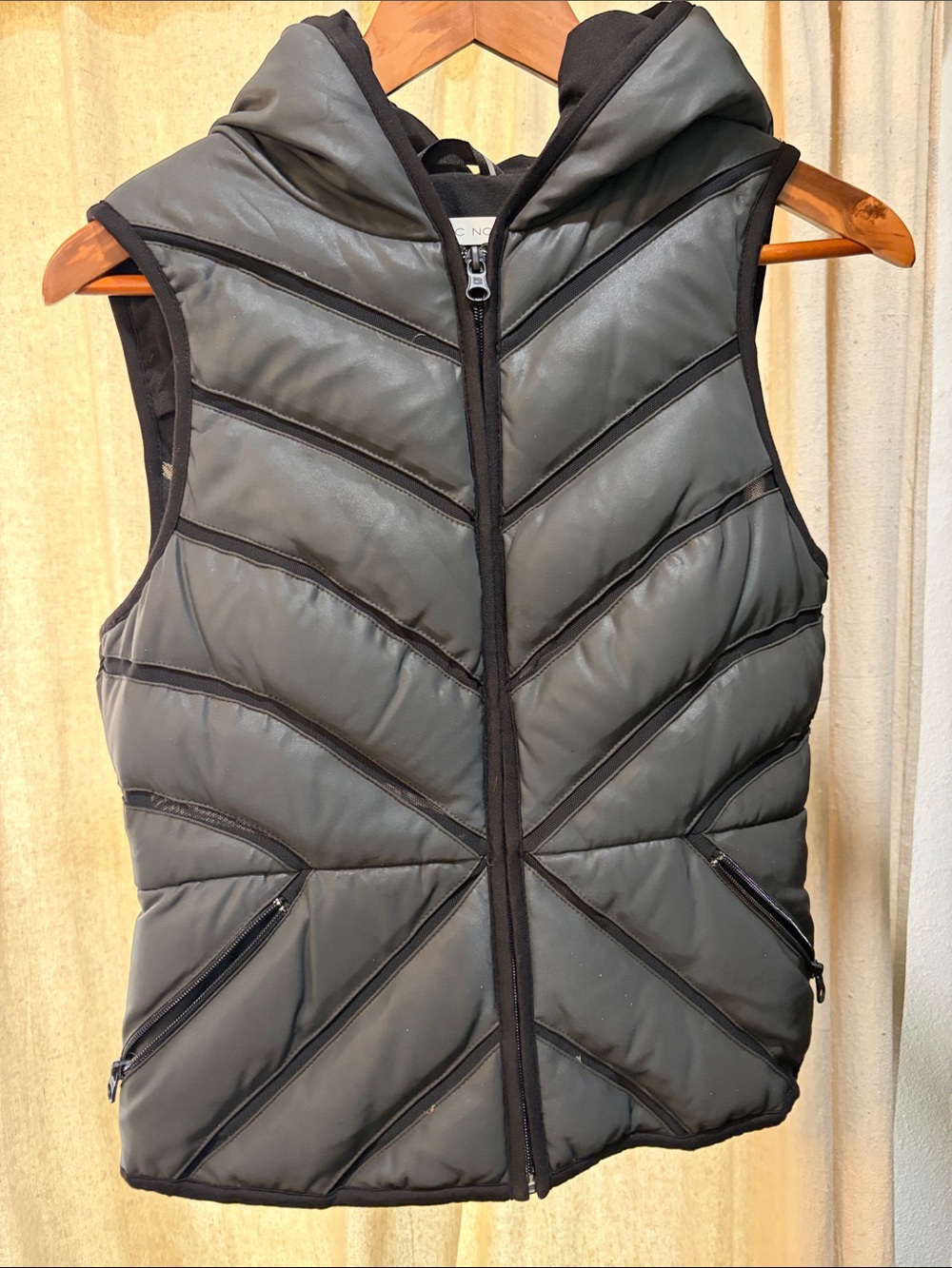 Women’s Hooded Puffer Vest - Gray